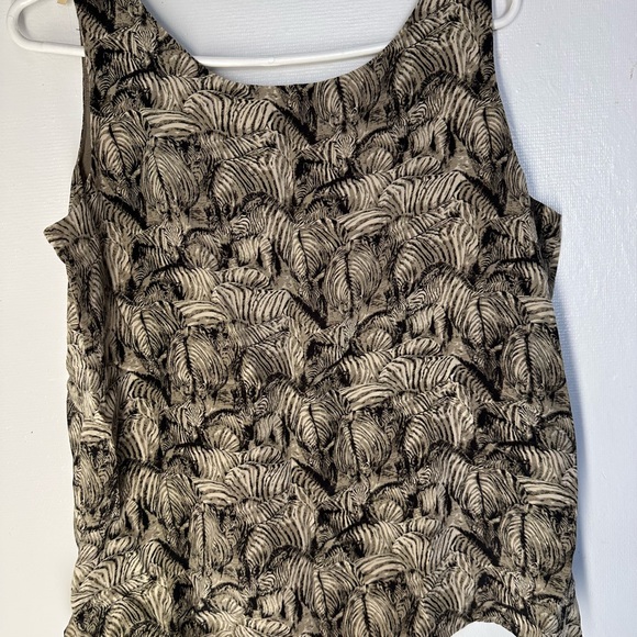 Chic Zebra Pattern Tank Top - Picture 3 of 6